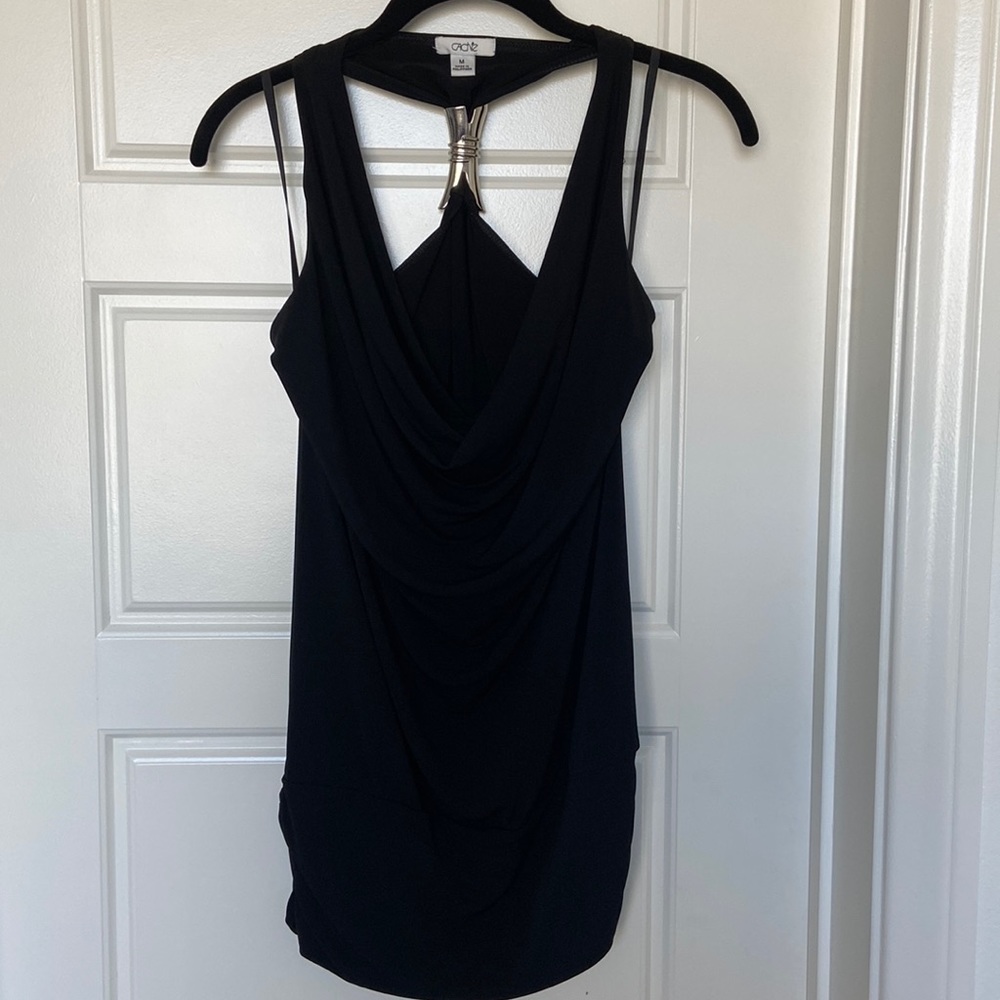 Cache drape sleeveless top.